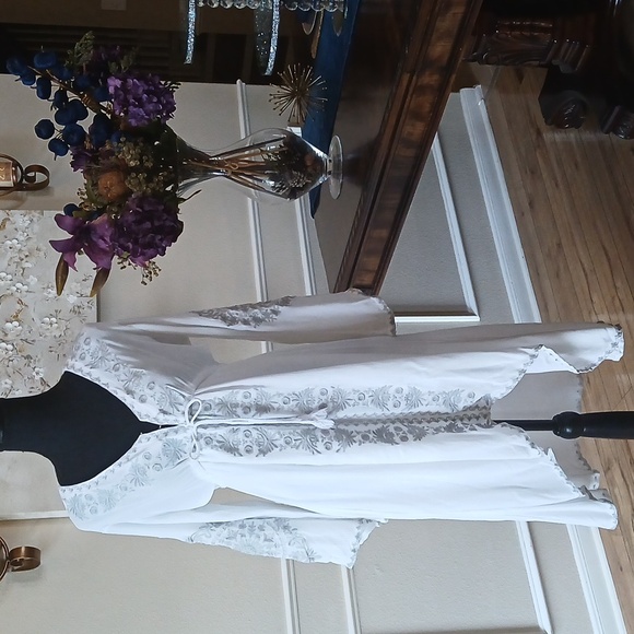 Women's White Boho Embroidered High Low Dress. Size M - Picture 6 of 17